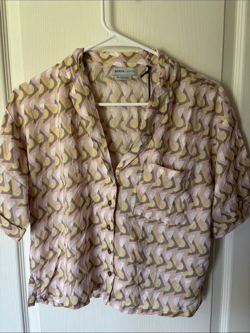 Prana Short-Sleeve Button Front Cropped Blouse in Pink and Tan Geometric